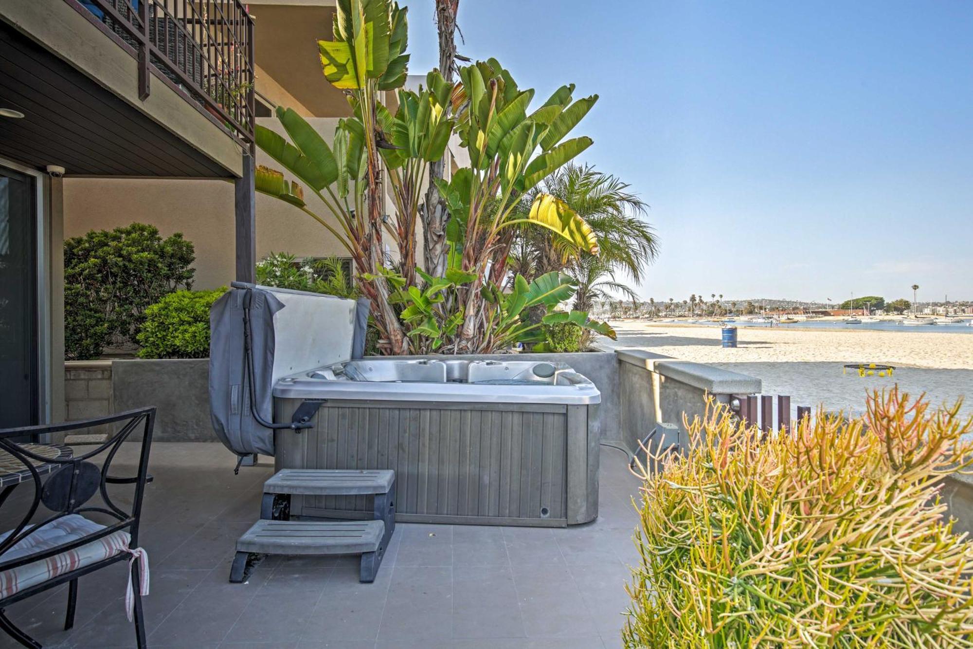 Bayfront San Diego Getaway On Boardwalk With Hot Tub Extérieur photo